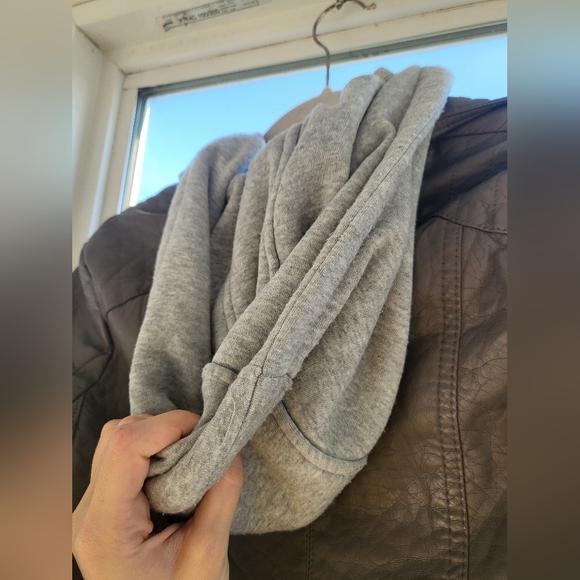 Leather jacket - Picture 6 of 7